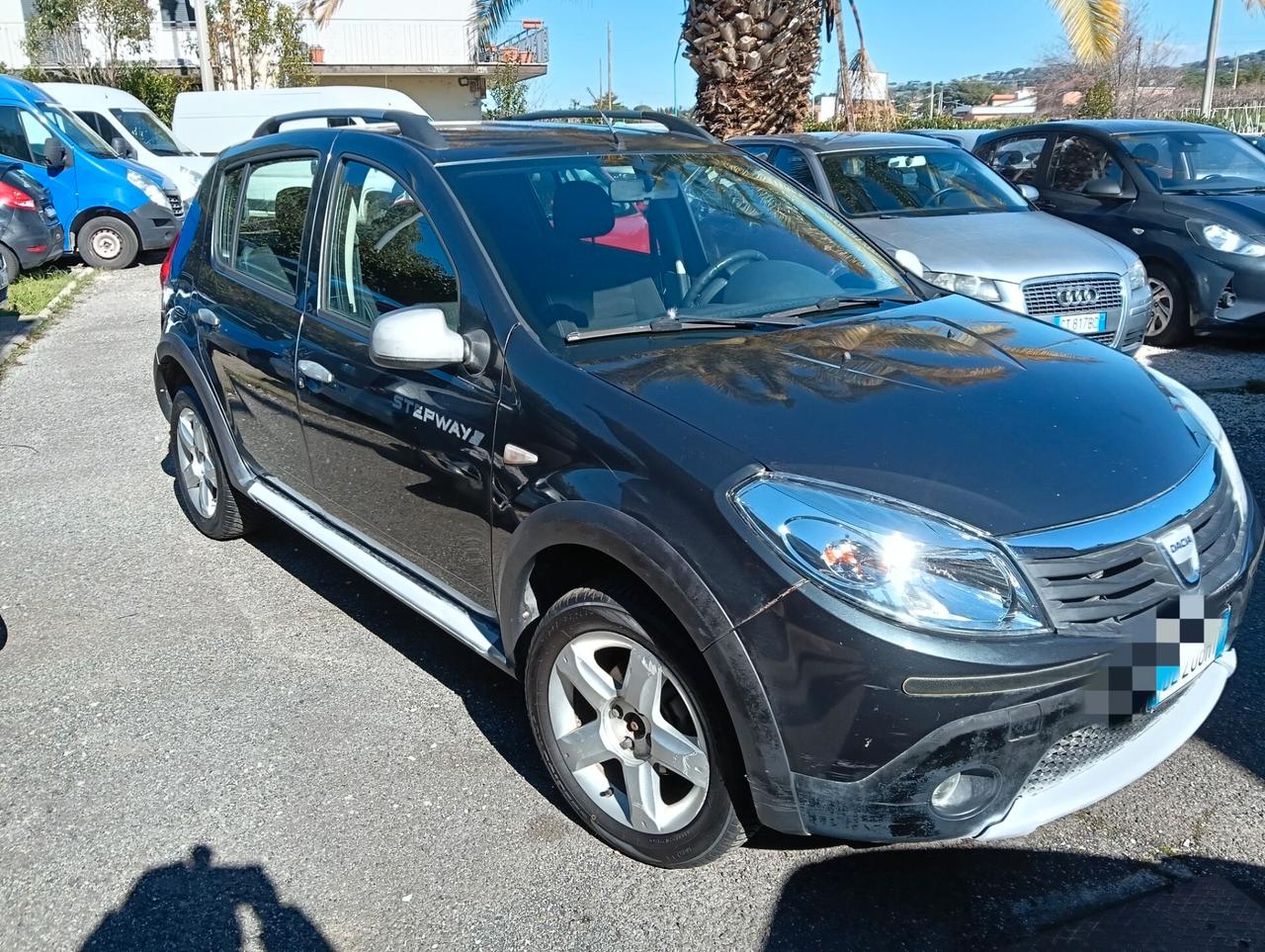 Dacia Sandero 1.6 8V Lauréate