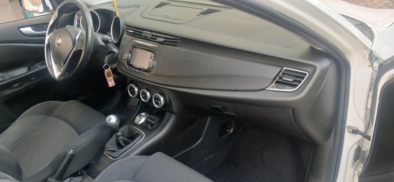 Alfa Romeo Giulietta 1.6 JTDm 120 CV neopatentati