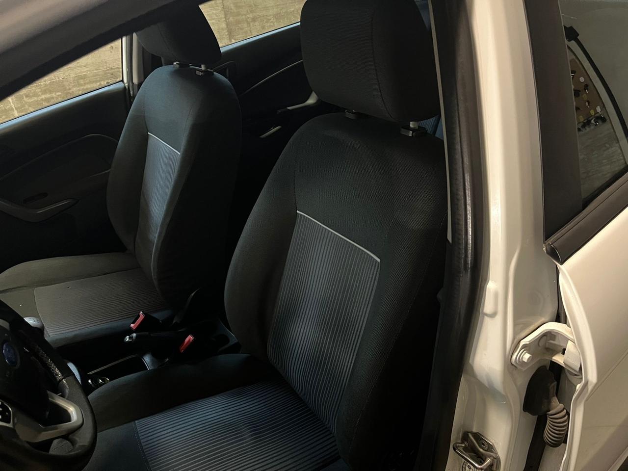 Ford Fiesta 1.4 5 porte Bz.- GPL Titanium