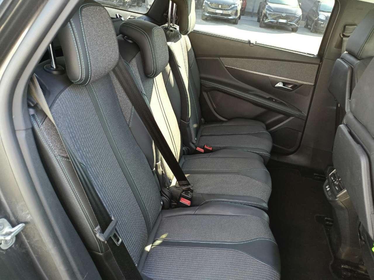 Peugeot 5008 2.0 HDi 180CV 7POSTI AUT.+NAV+LED+RCAM+PELLE+PDC