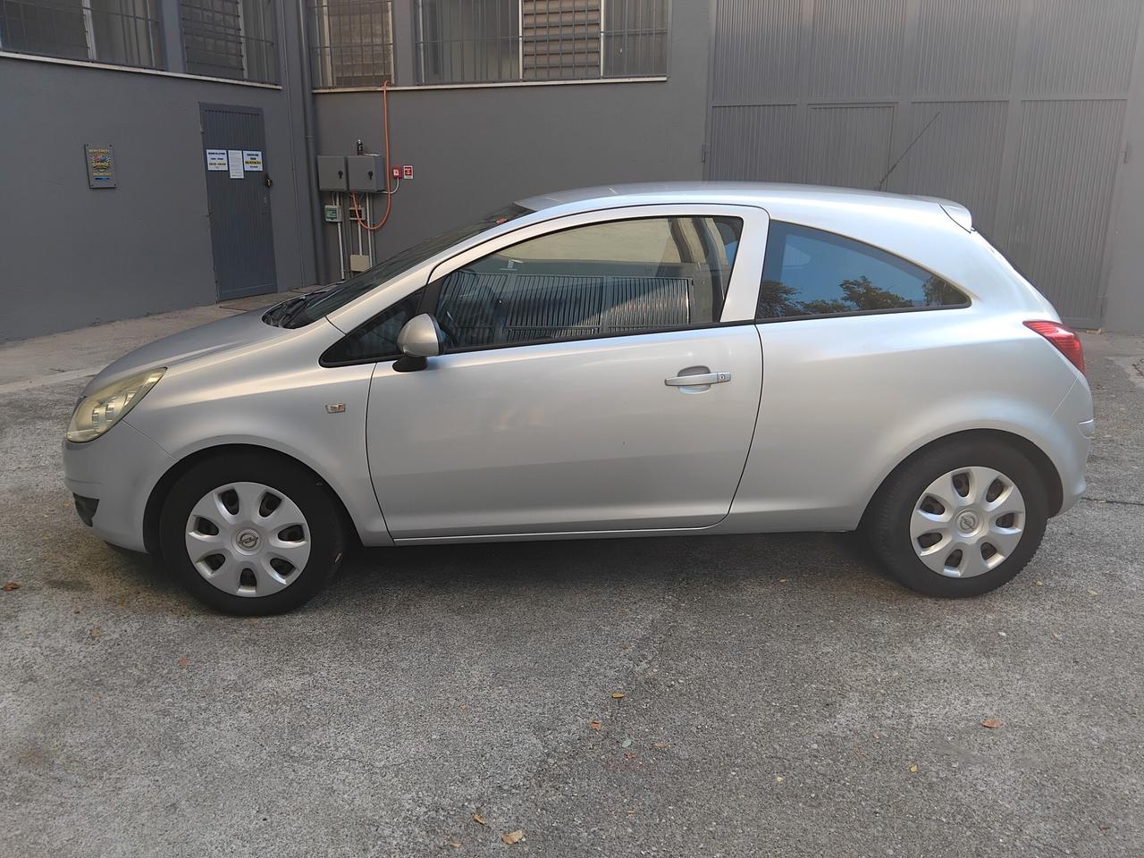 Opel Corsa 1.2 benzina