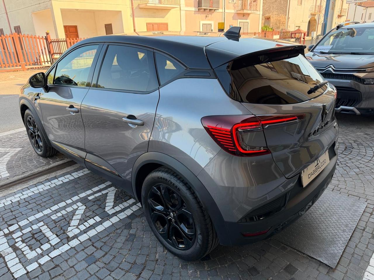 Renault Captur Full Hybrid 1.6 E-Tech 145 CV Rive Gauche