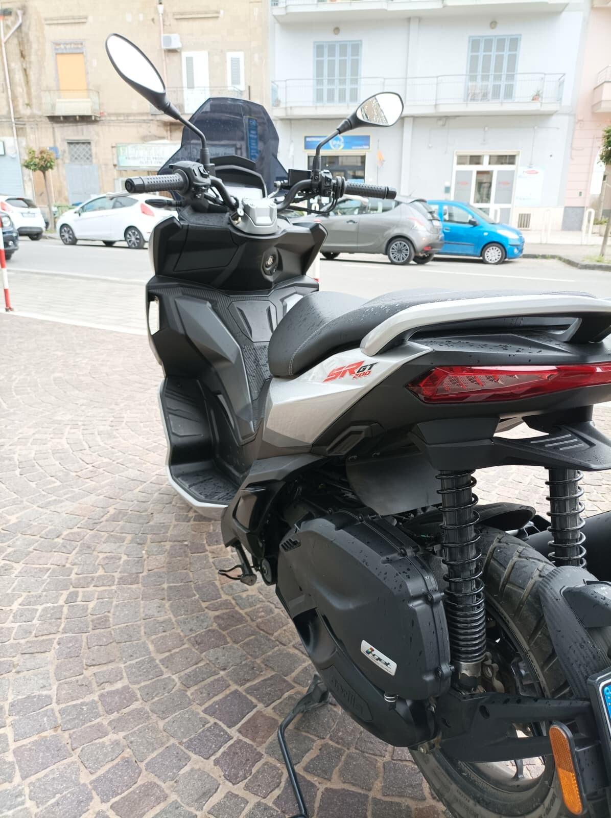 Aprilia SR GT 200