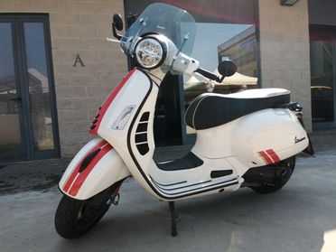 Piaggio Vespa 300 GTS hpe SUPER RACING SIXTIES