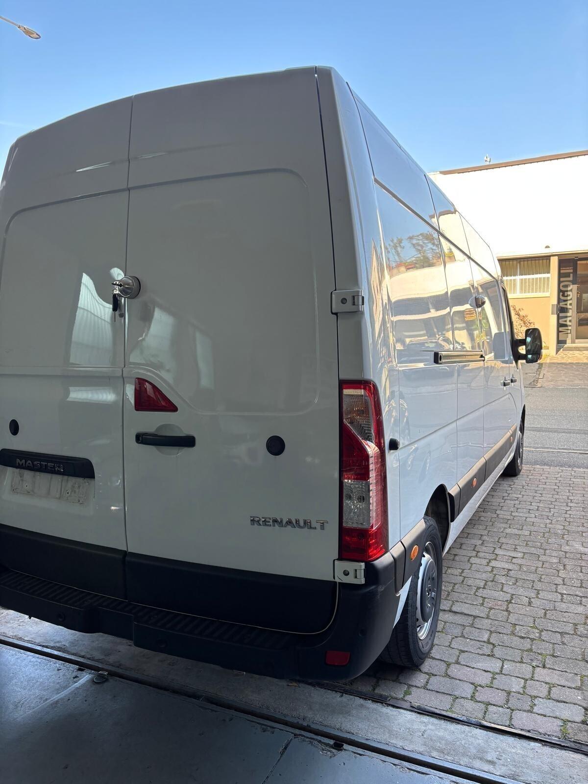 Renault Master T35 2.3 dCi 135 PL-TN Pianale Cabin