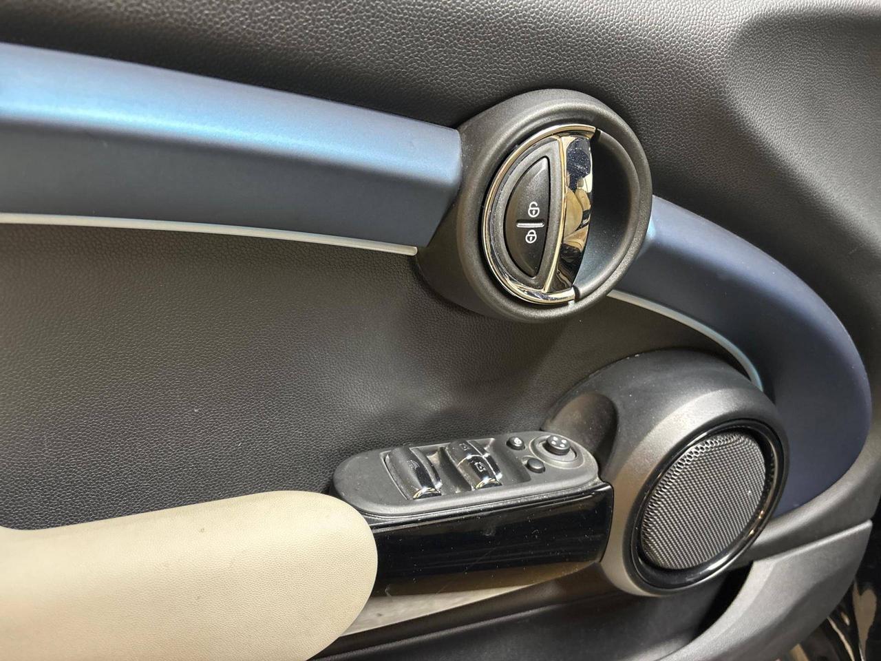 MINI Cabrio Cooper Sidewalk