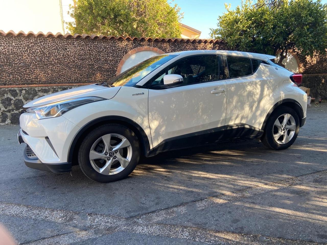 Toyota C-HR 1.8 Hybrid E-CVT Active