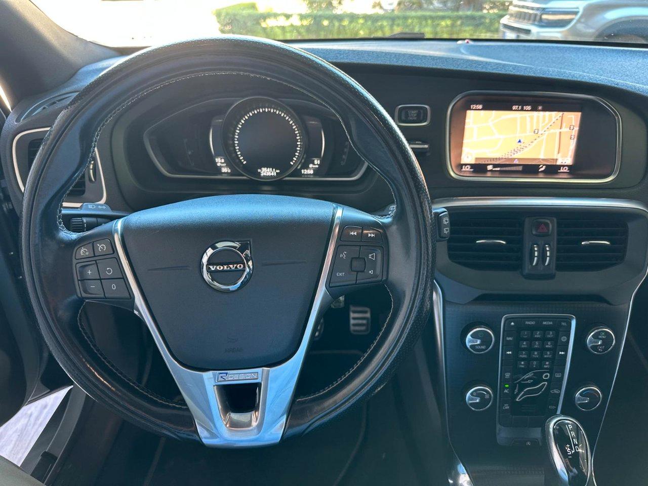 Volvo V40 2.0 d4 R-design Momentum 190cv geartronic my17