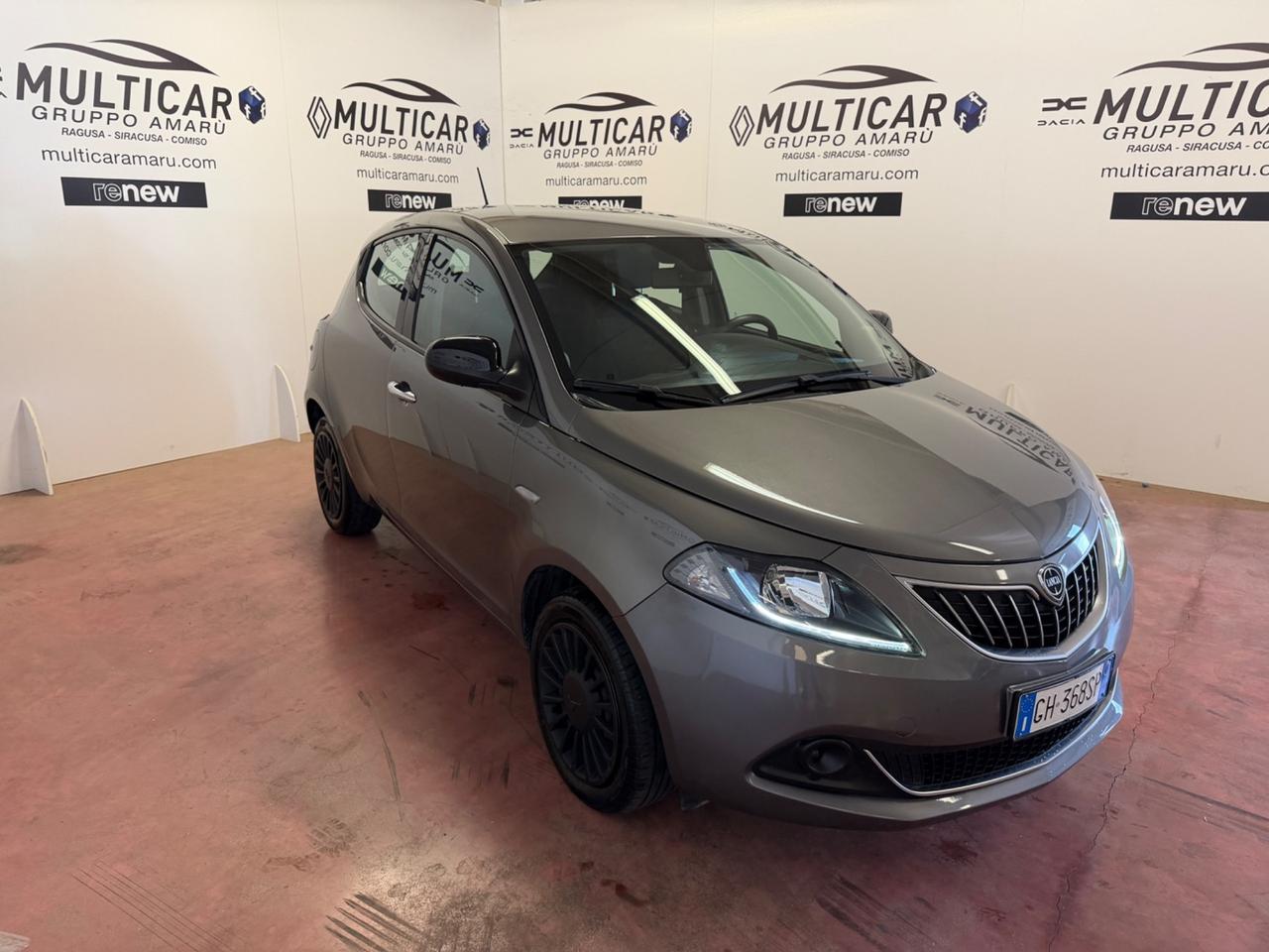 Lancia Ypsilon 1.0 FireFly 5P Hybrid Silver