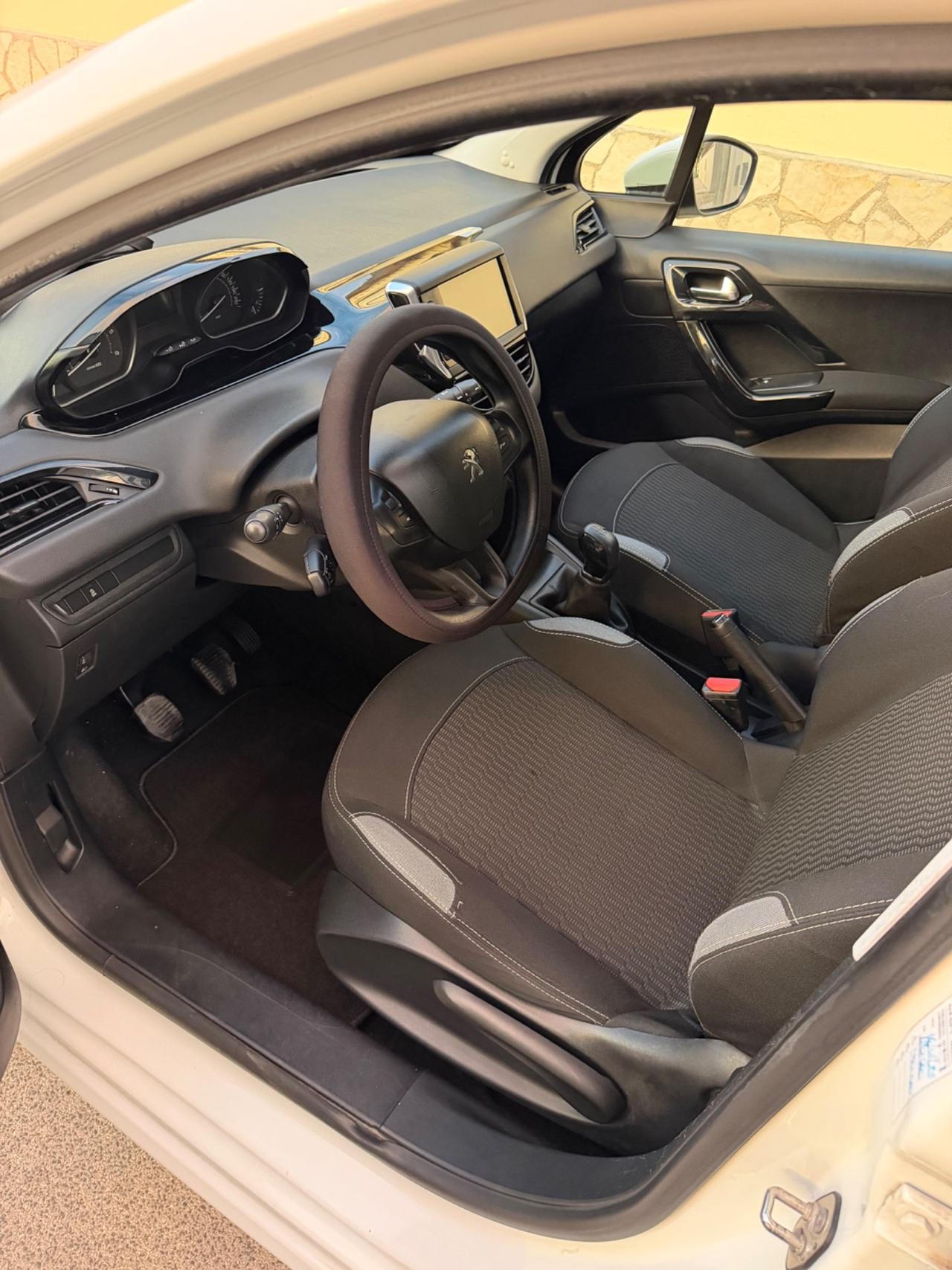 Peugeot 208 1.4 HDi 68 CV 5 porte Allure