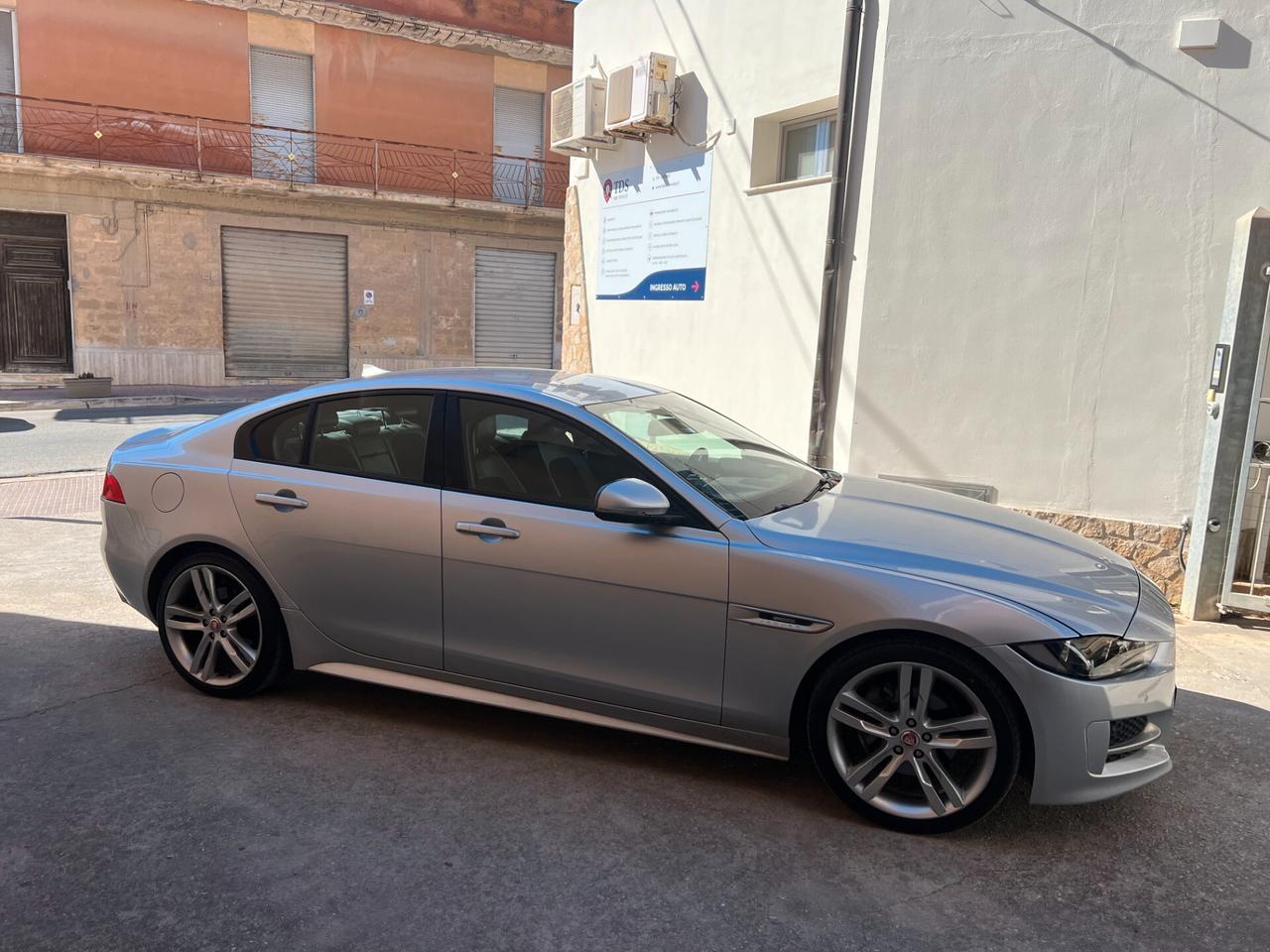 Jaguar XE 2.0 D Turbo 180CV aut. R-Sport