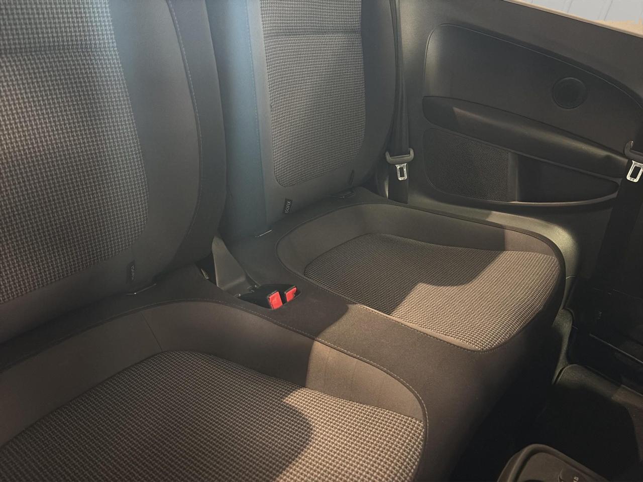 Volkswagen Maggiolino 1.6 tdi Design 105cv