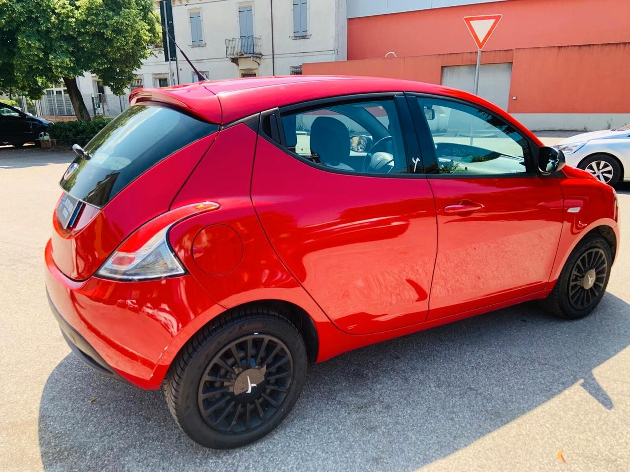 Lancia Ypsilon 1.2 69 CV 5 porte GPL Ecochic 30th Anniversary