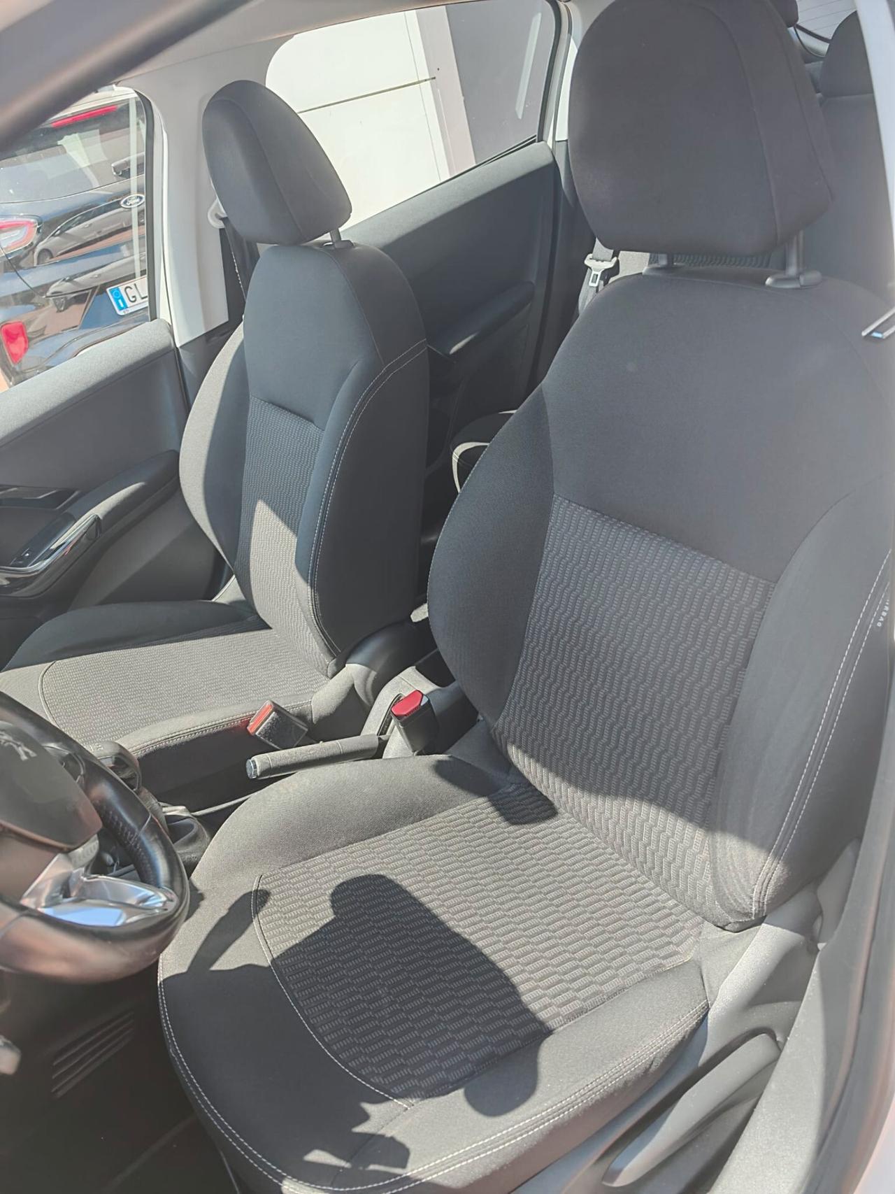 Peugeot 208 PureTech 82 5 porte Allure