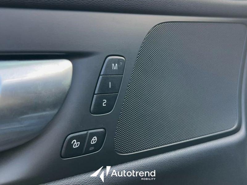 Volvo V60 B4 197+14 CV Mild Hybrid Diesel Automatica Plus Dark