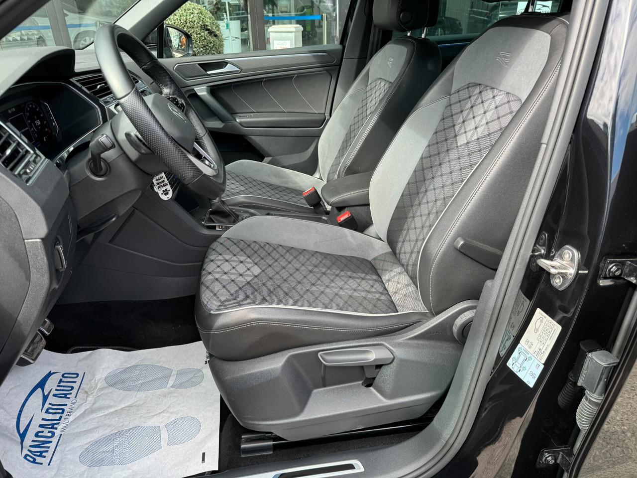 Volkswagen Tiguan 2.0 tdi R-Line 150cv dsg,UNICO PROP.,NAVY,iQ-LED,