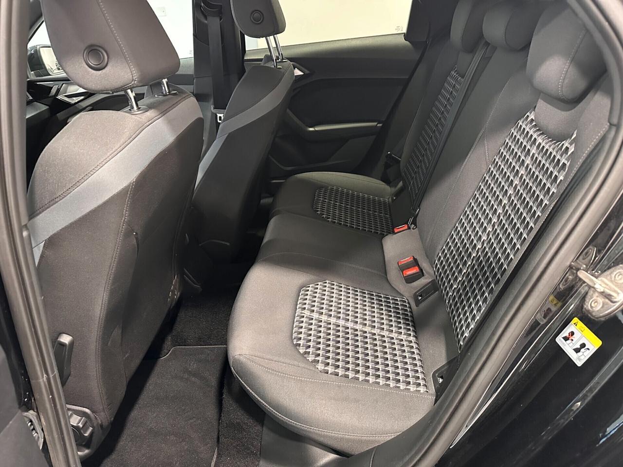 Audi A1 SPORTBACK 25 TFSI S tronic S LINE MATRIX R18