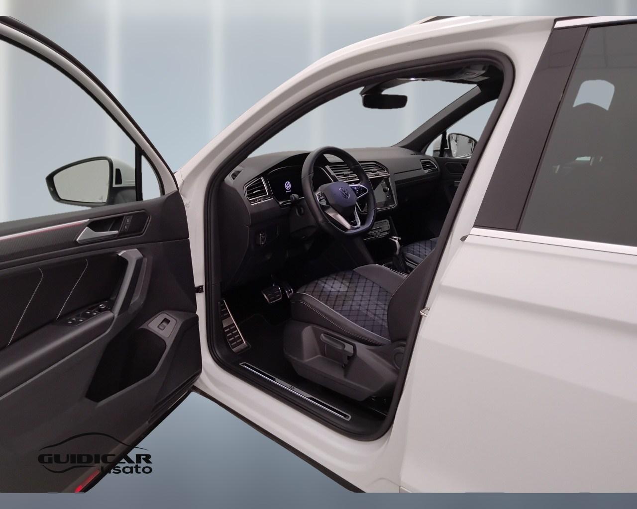 VOLKSWAGEN Tiguan II 2021 - Tiguan 1.5 tsi R-Line 150cv dsg
