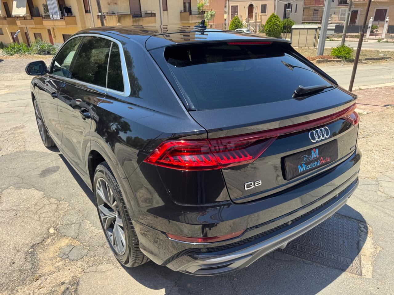 AUDI Q8 50 TDI 286 CV S-LINE SEDILI GUSCIO FULL