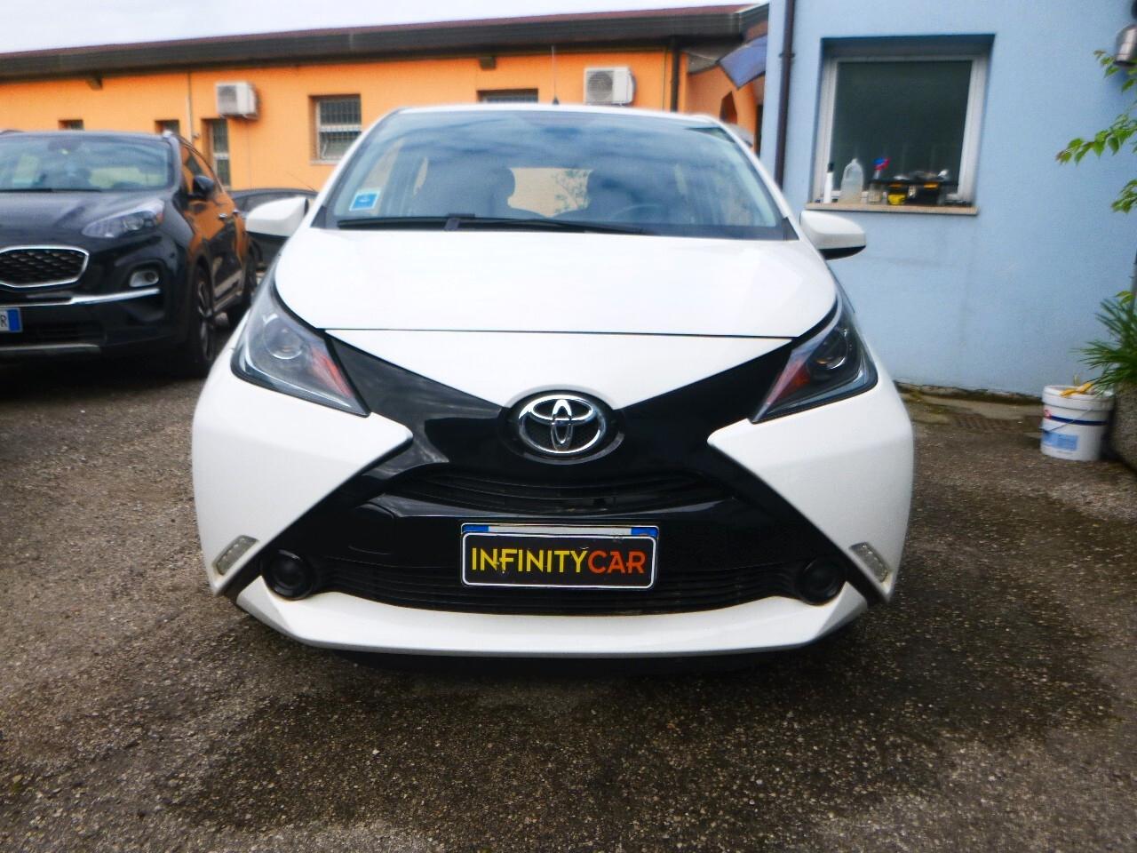 Toyota Aygo 1.0 VVT-i 69 CV 5 porte x-play MMT NEOPATENTATI