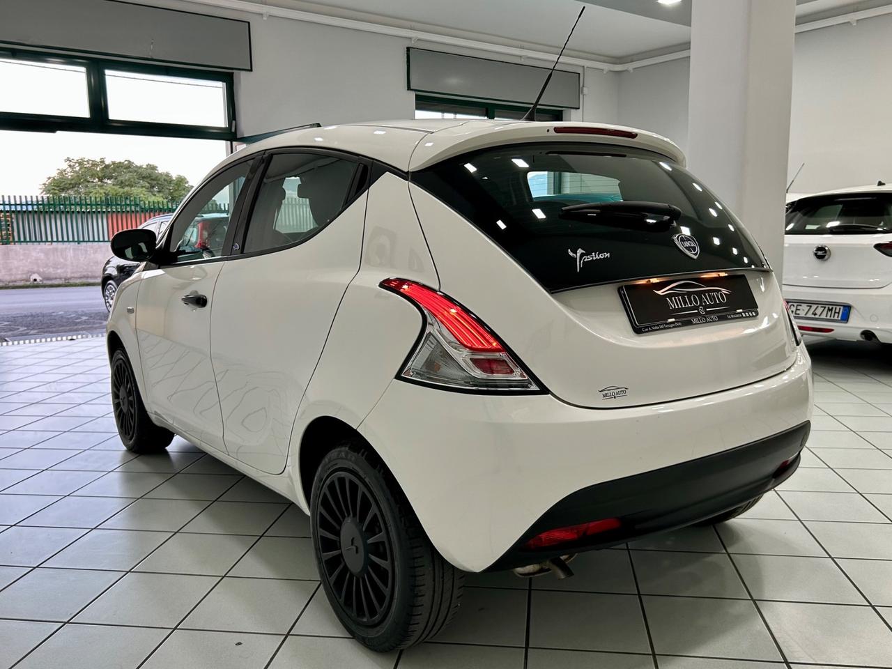 Lancia Ypsilon 1.2cc 69 CV 5 porte Gold