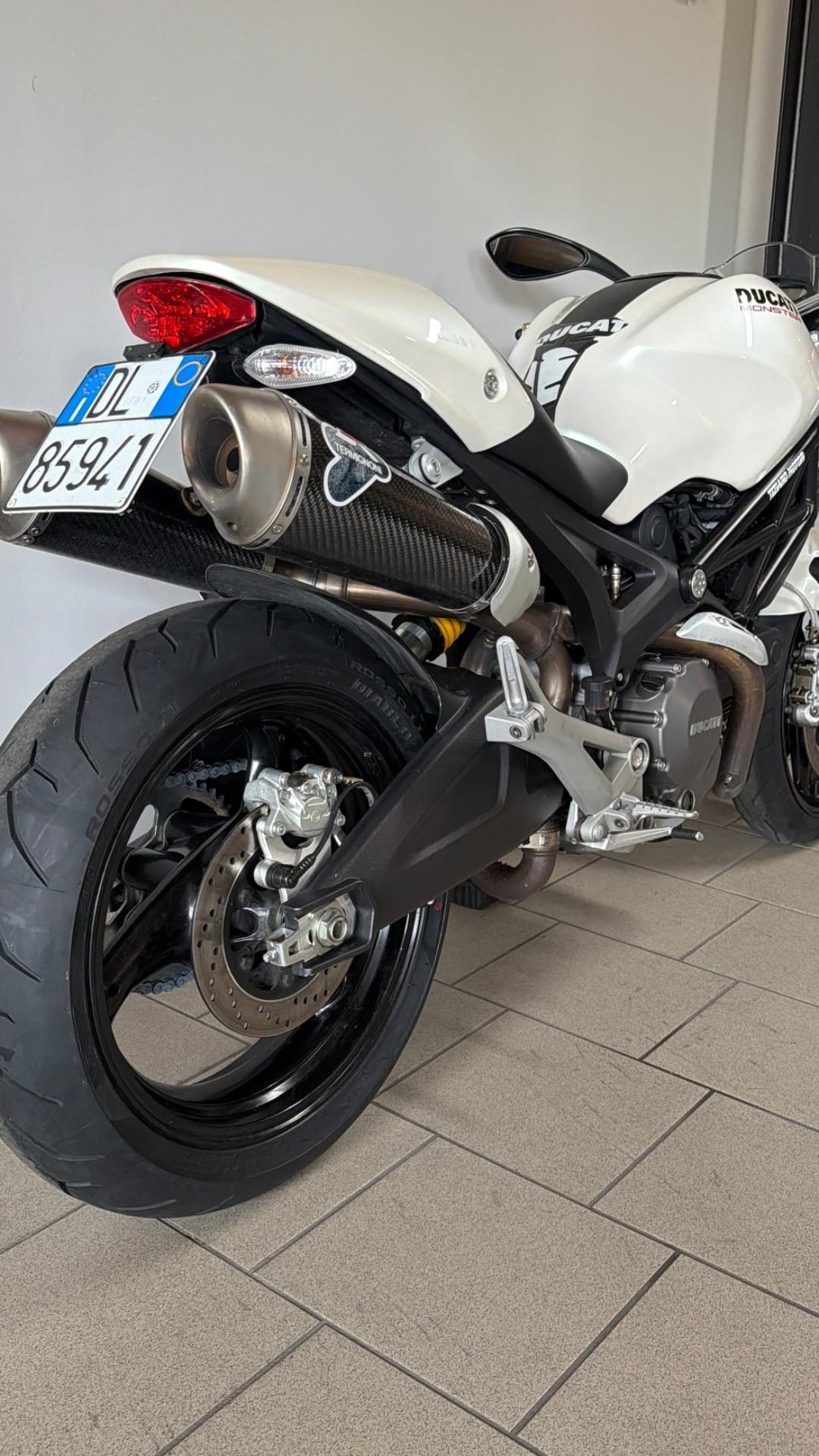 Ducati Monster 696
