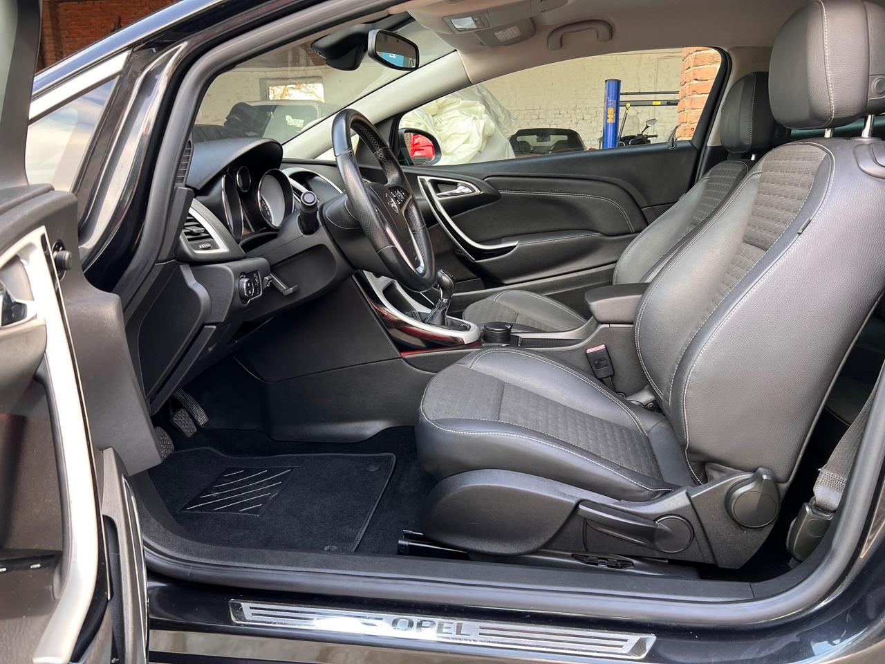 Opel Astra GTC 1.6 Turbo 180CV Cosmo