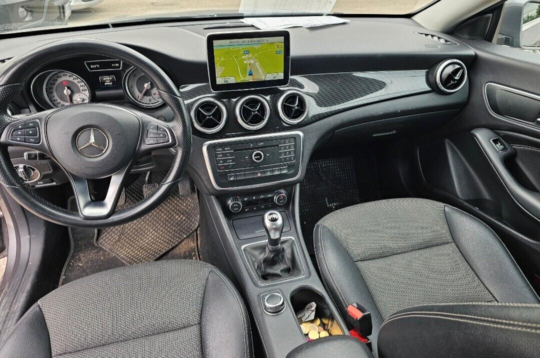 Mercedes-benz CLA 180cdi NAVI/XENO LED/MANUALE
