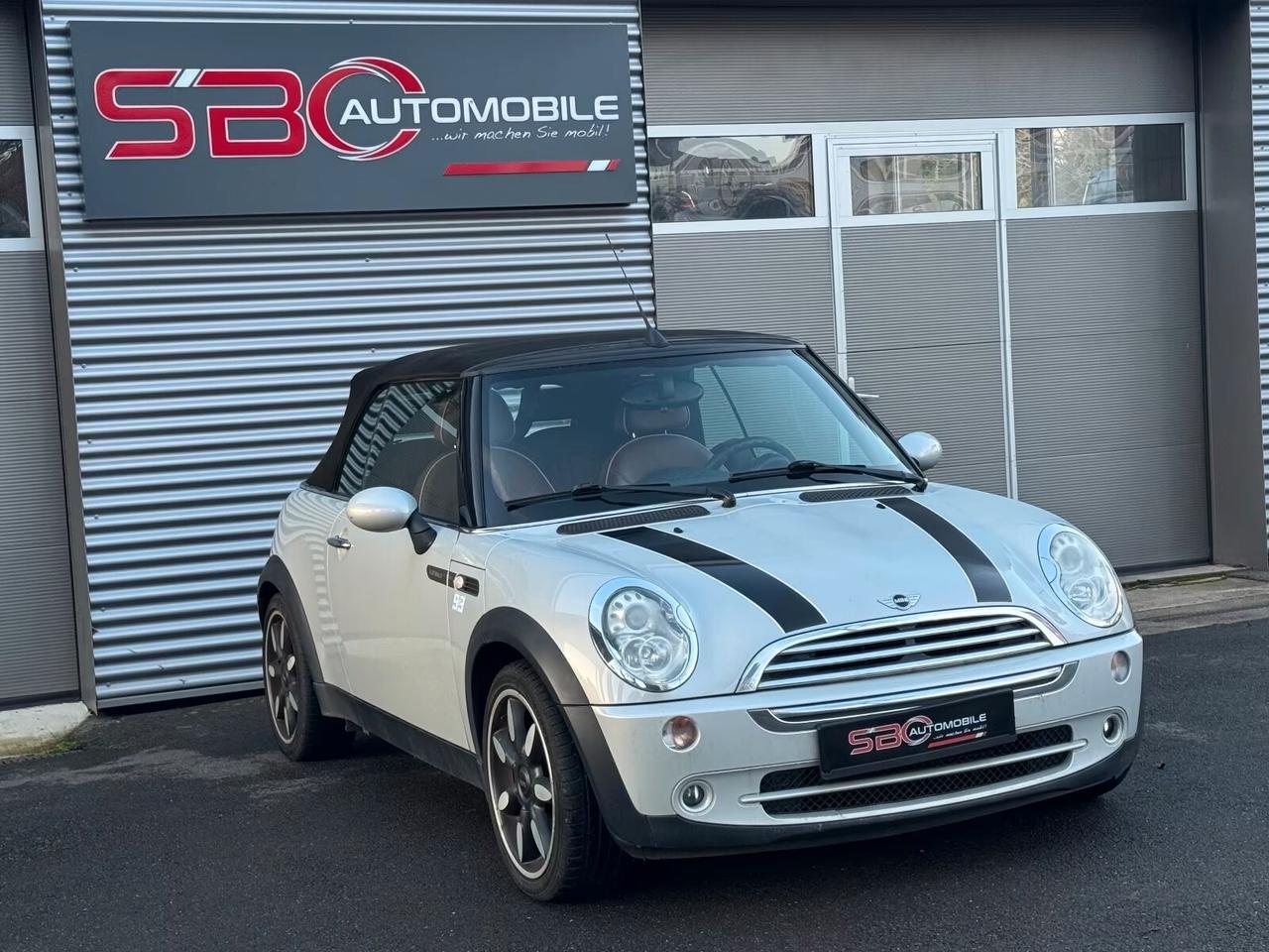 Mini Cooper cabrio Sidewalk
