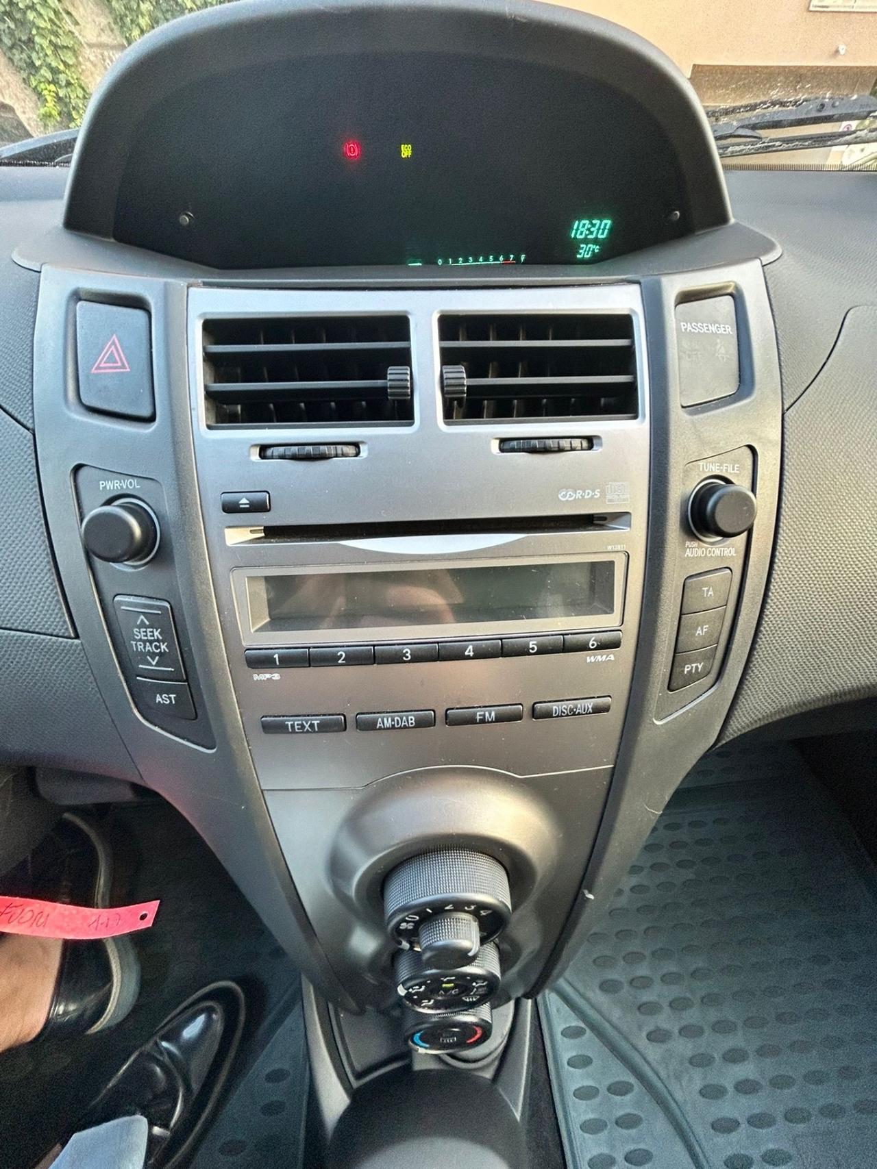 Toyota Yaris 1.0 5 porte Sol