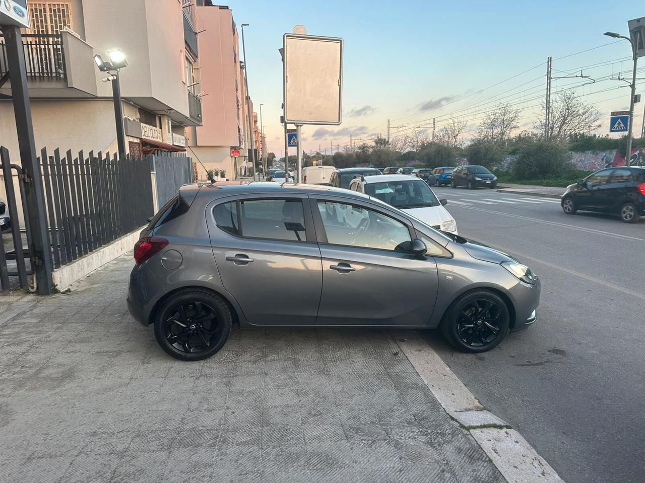 Opel Corsa 1.2 Coupé b-Color