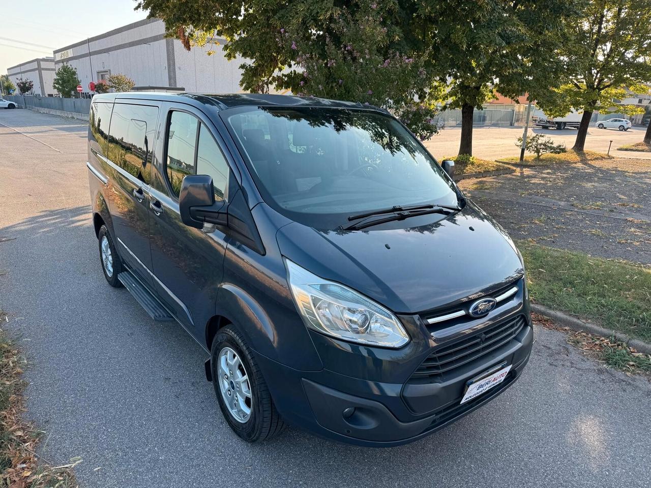 Ford Tourneo Custom 8 posti allestimento Titanium