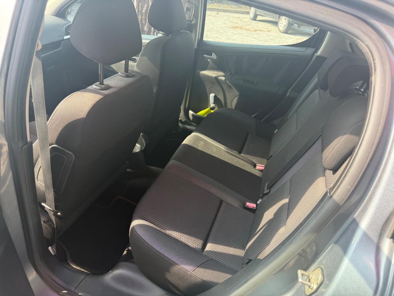 Peugeot 207 1.4 Benzina 2011 87.000KM - NEOPATENTATI