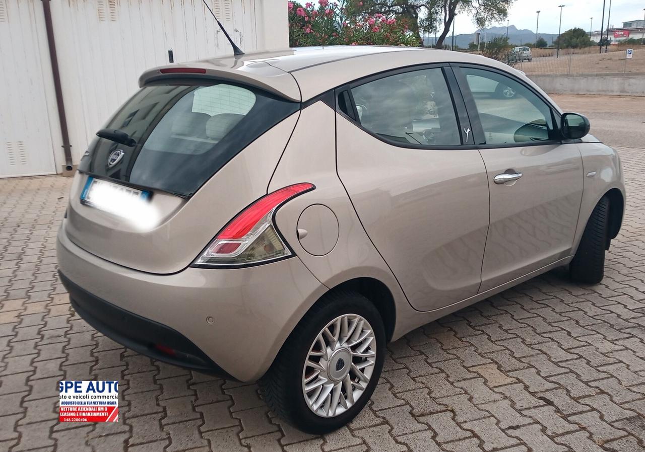 Lancia Ypsilon 1.2 69 CV 5 porte Platinum - 5 posti