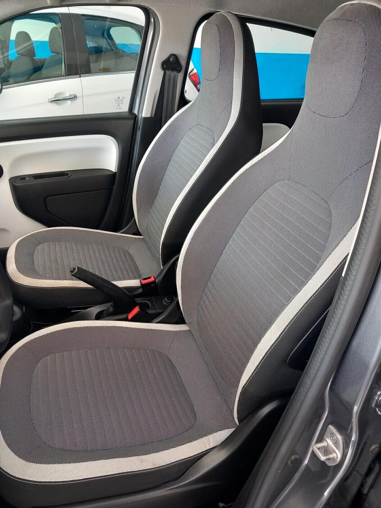 Renault Twingo anno 2017 automatica 1.0 benzina 23 mila km