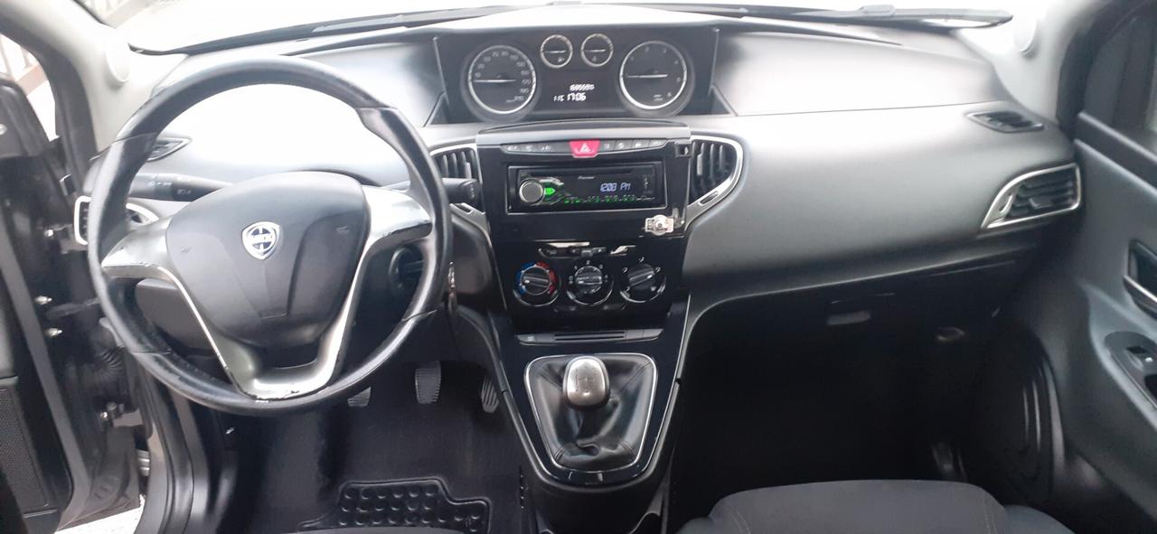 Lancia Ypsilon 1.3 MJT 95 CV 5 porte Silver - Garanzia