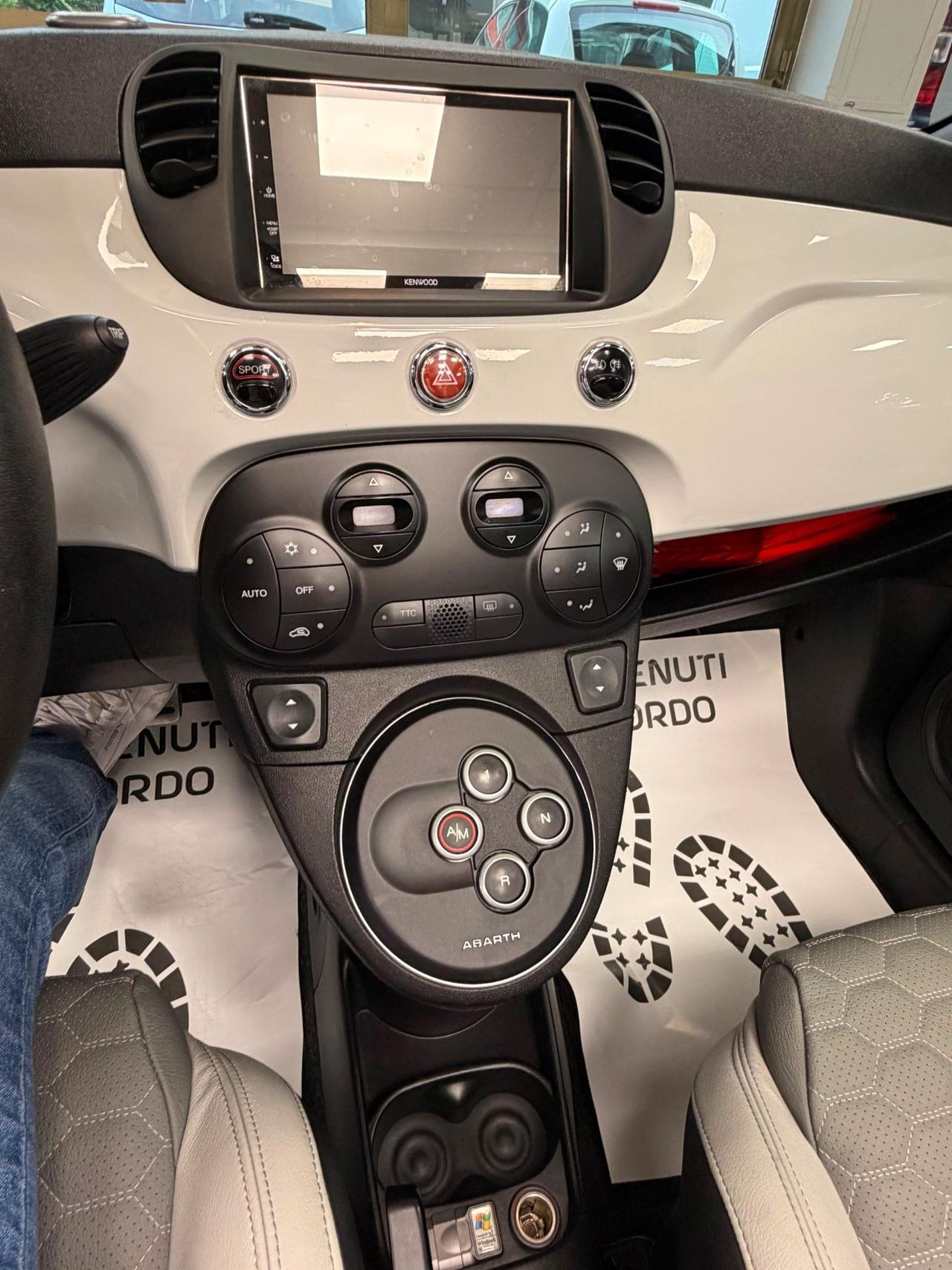 Abarth 500C Esseesse Versione: 1.4 Turbo T-Jet MTA Bicolore