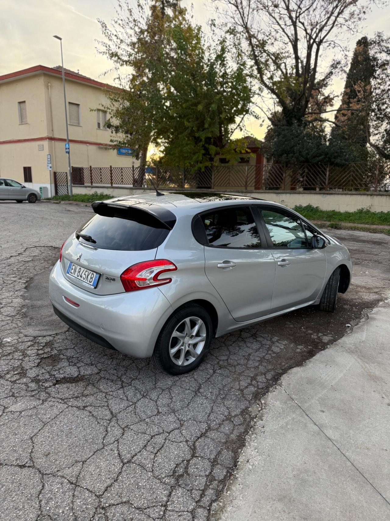 Peugeot 208 1.4 HDi 68 CV 5 porte Mix