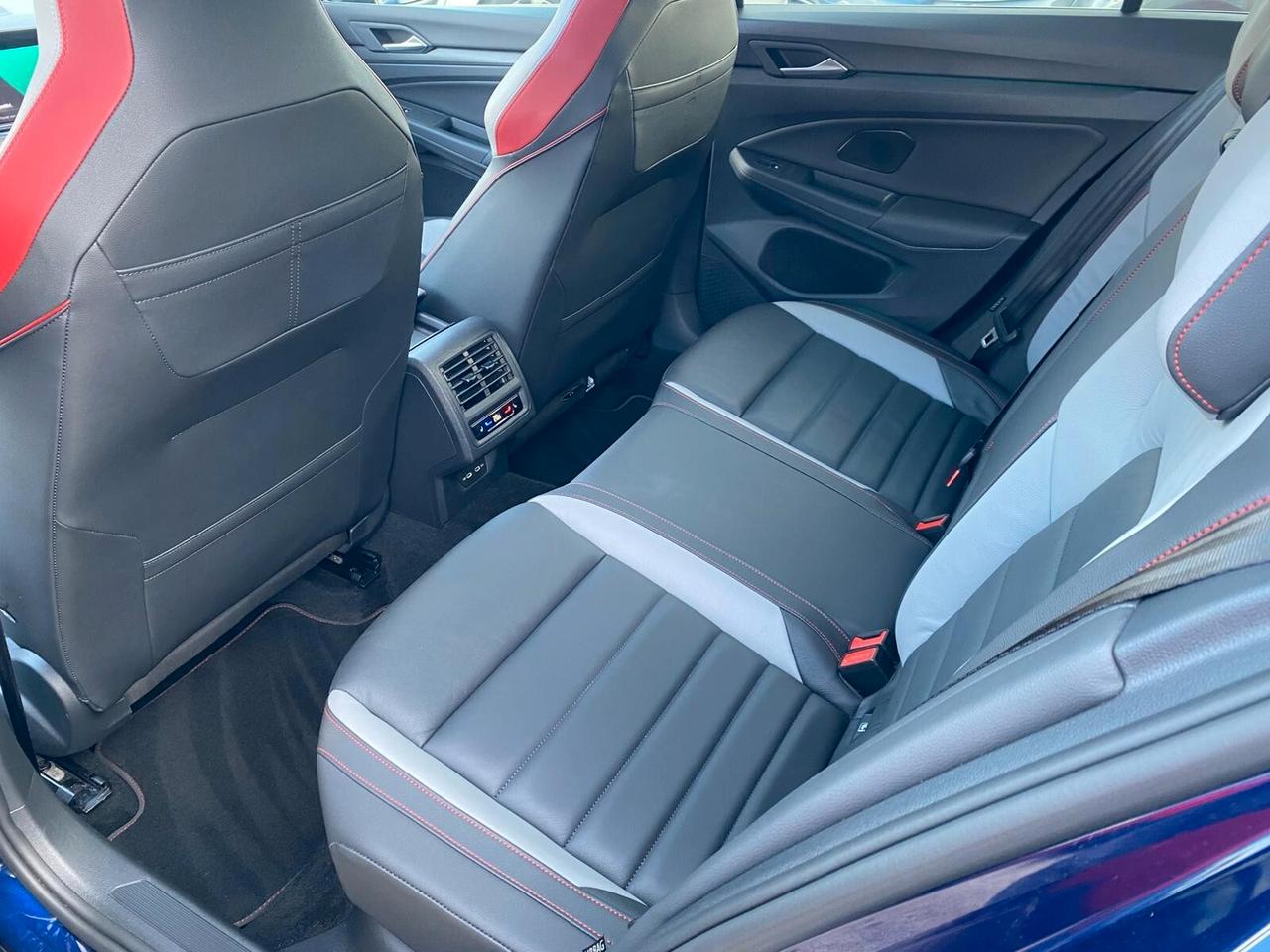 Volkswagen Golf GTI 2.0 TSI DSG