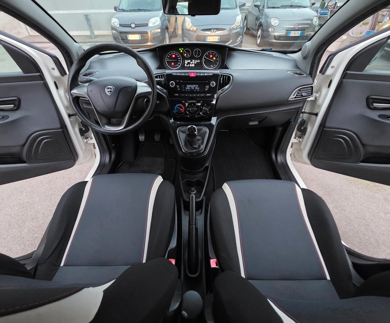 Lancia Ypsilon 0.9 TwinAir 85 CV 5 porte Metano Ecochic Elefantino