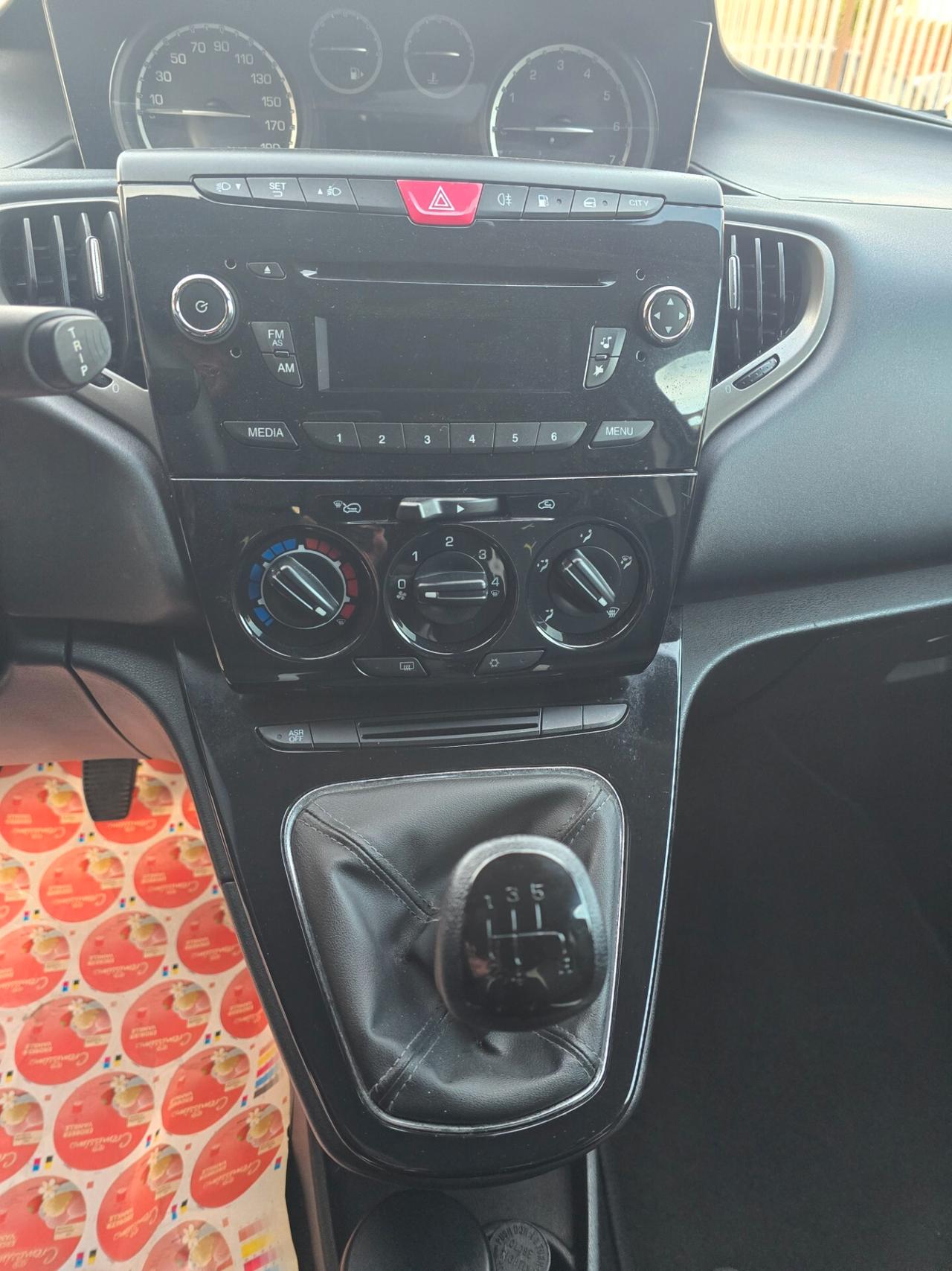 Lancia Ypsilon 0.9 TwinAir 85 CV 5 porte Metano Ecochic Elefantino