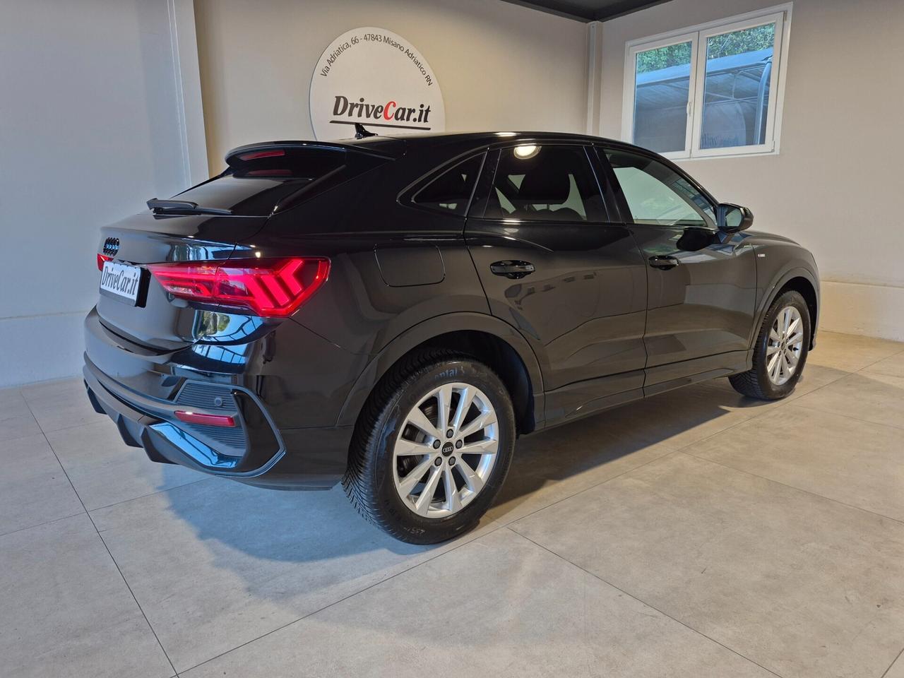 Audi Q3 SPB 35 1.5 TFSI S LINE EDITION S-TRONIC LED NAVI BLACK PACK APPLE CAR PLAY/ANDROID AUTO RETROCAM. C 18" ACC SED. RISC.