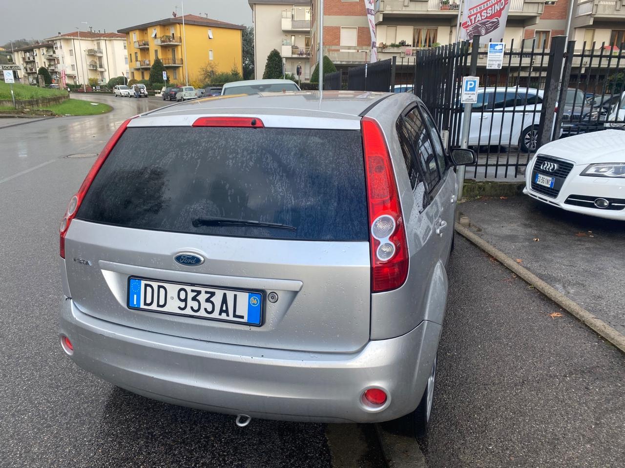 Ford Fiesta 1.2 16V 5p. Ghia ok neopatentati