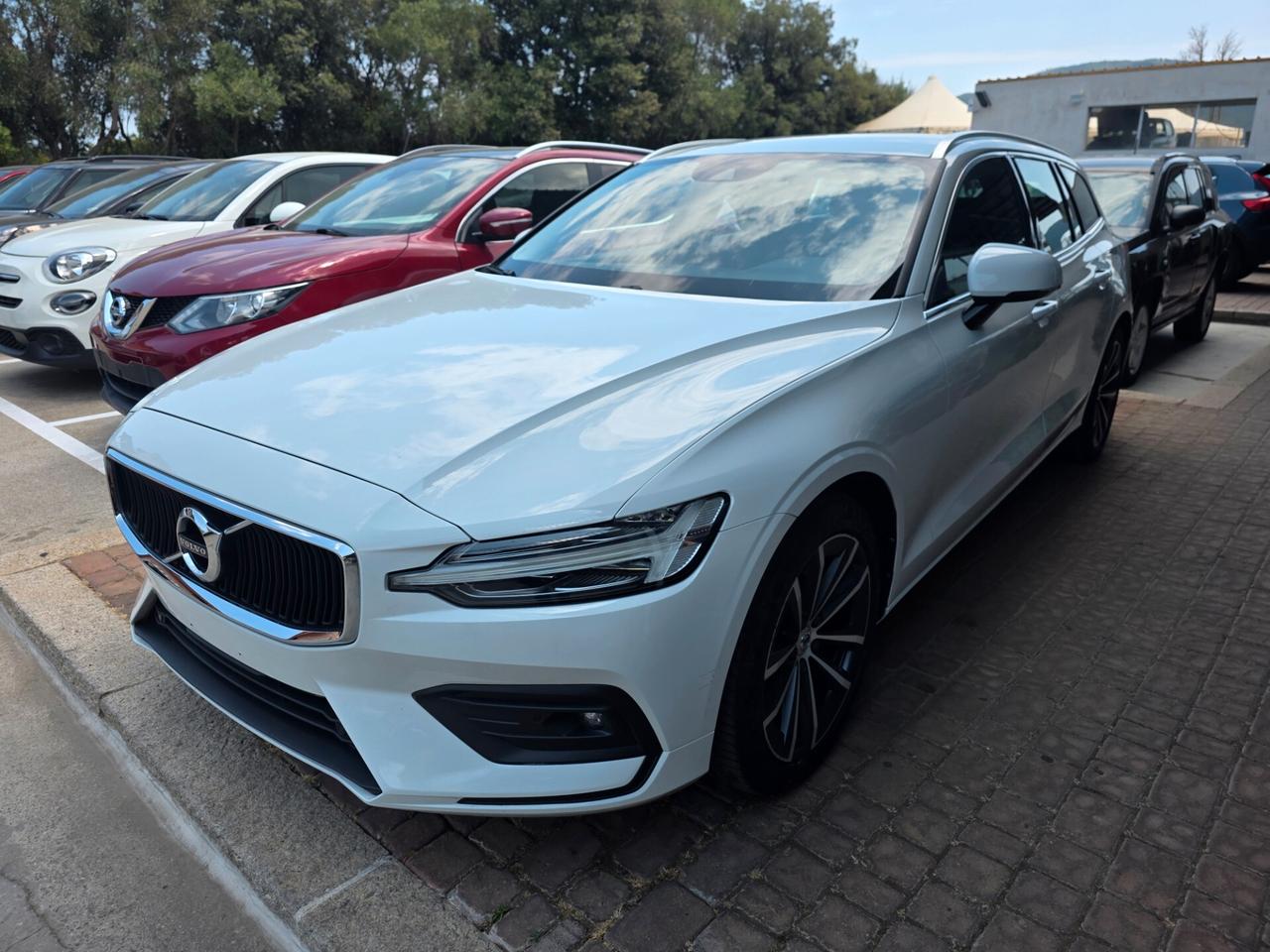 Volvo V60 B4 (d) Geartronic Momentum Business Pro