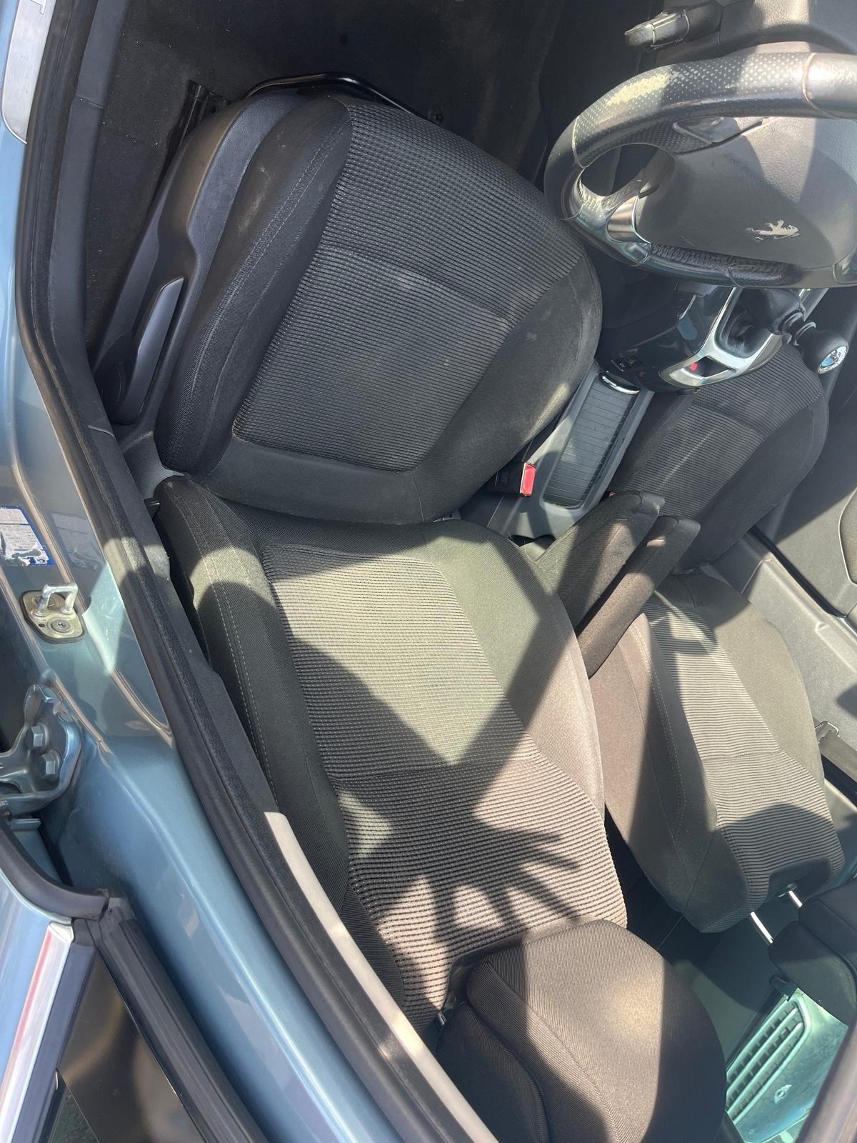 Peugeot 5008 1.6 HDi 110CV Féline