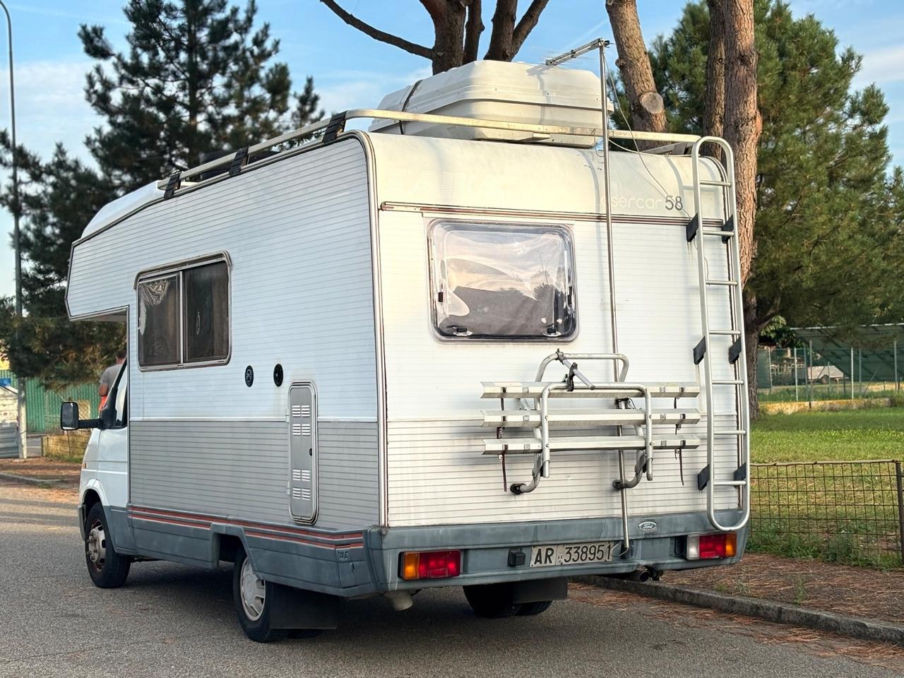 Ford Tranzit Laika 2.5