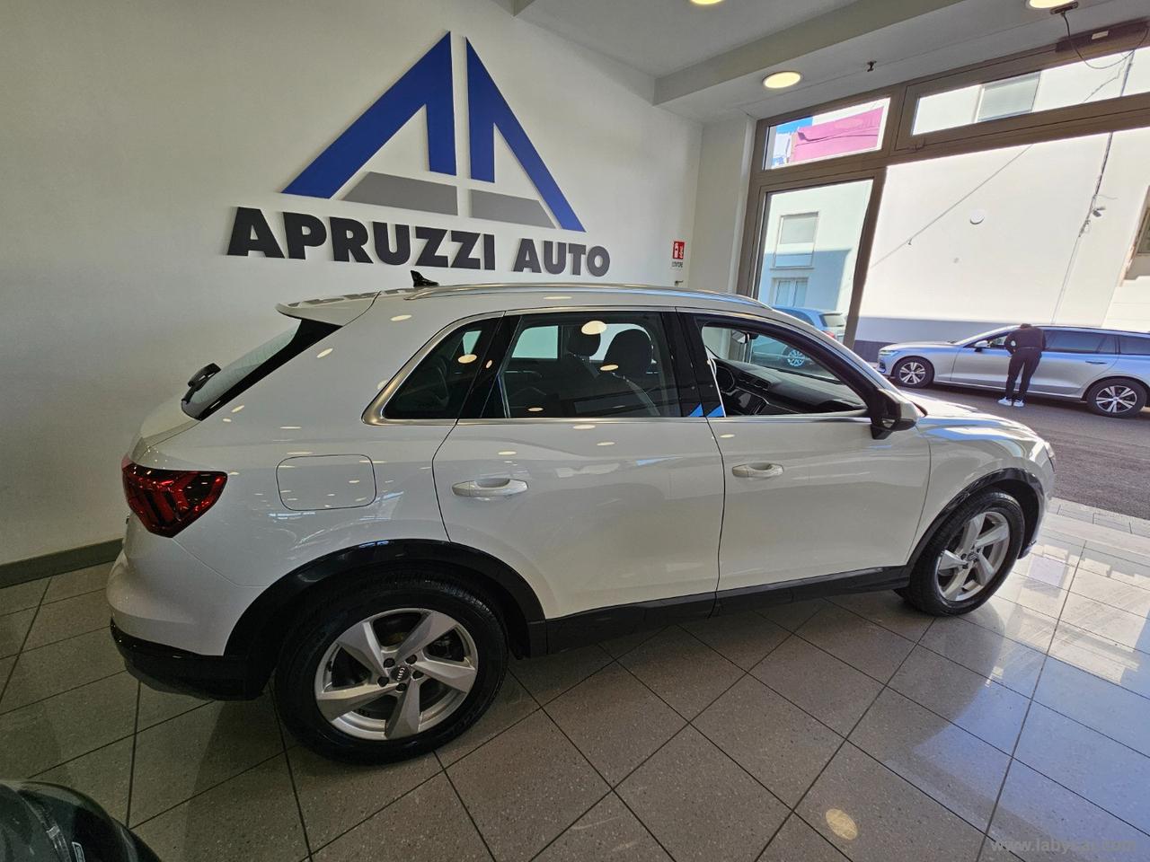 AUDI Q3 35 TDI S tronic Business Advanced