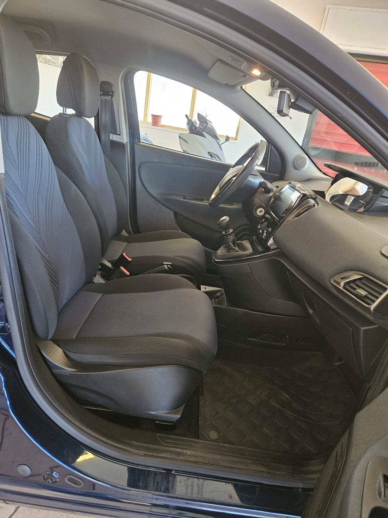 Lancia Ypsilon 1.0 Firefly GOLD Benzina/Hybrid S&S 70CV