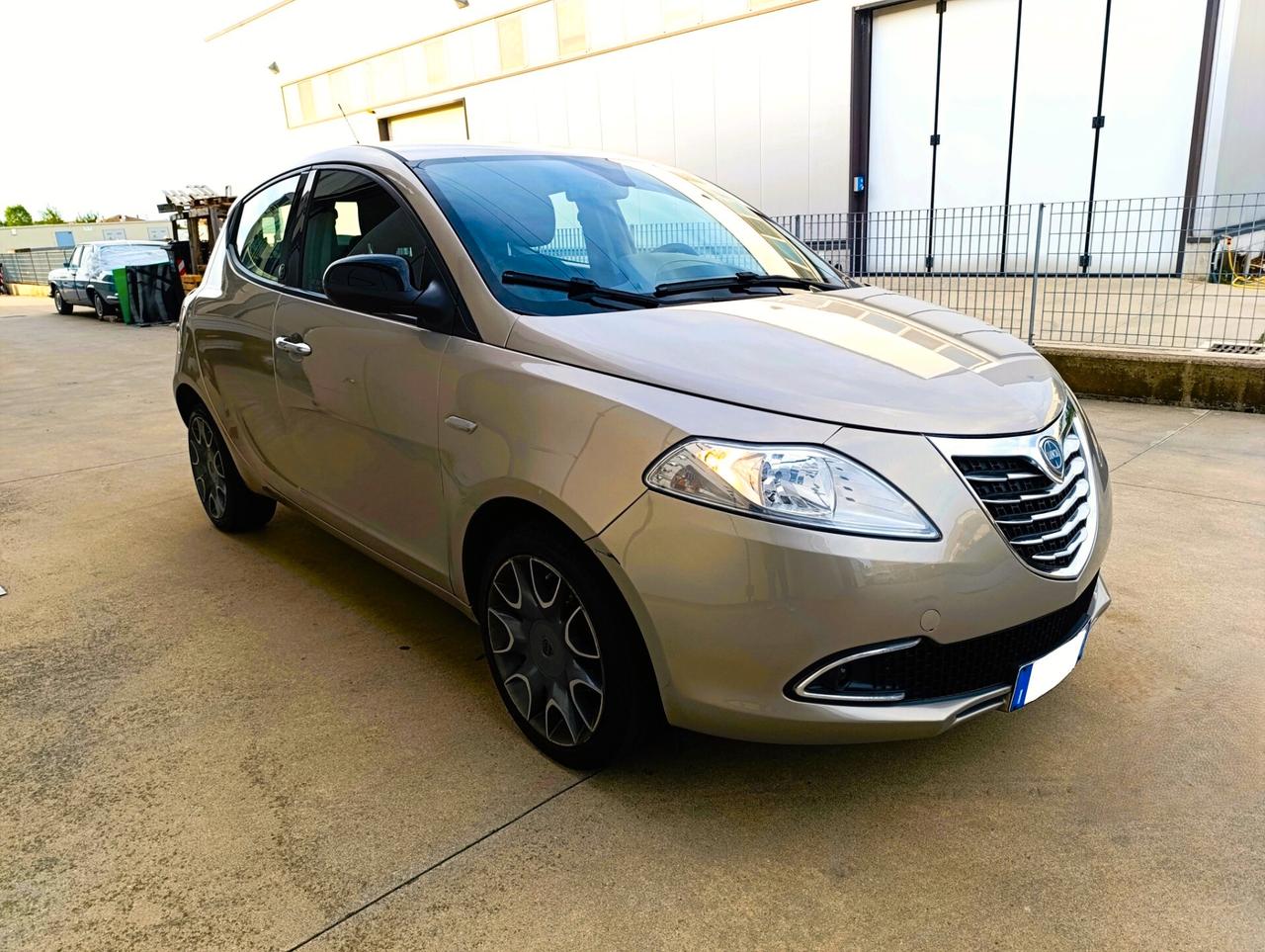 Lancia Ypsilon 1.2 69 CV 5 porte GPL Ecochic 30th Anniversary - Ok Neopatentati