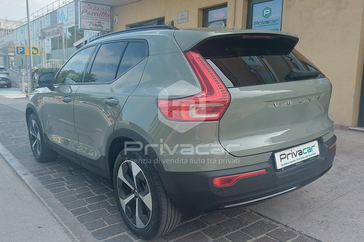 VOLVO XC40 B3 automatico Ultra Dark
